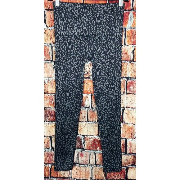 Spanx Look At Me Now Seamless Leggings Leopard Print Medium Animal Black Gray - Picture 3 of 4